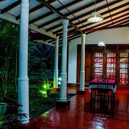 Thathsara Holiday Inn Sigiriya Exterior photo